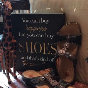 structured clarks sandals